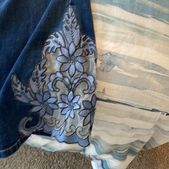 Blue jeans with beautiful design on the bottom by Venus Size 6 - Picture 2 of 2